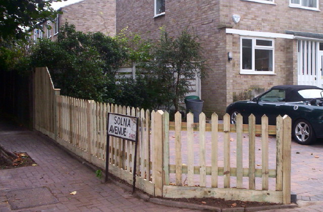Palisade fencing