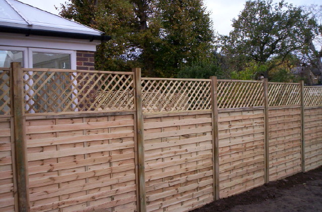 London panels with diamond trellis