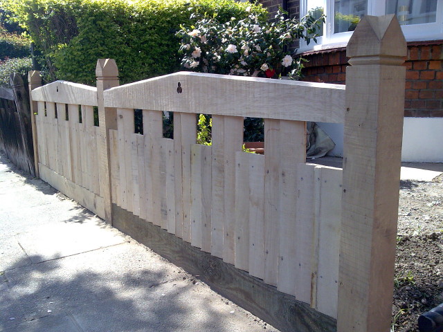 Oak closeboard with soldier top