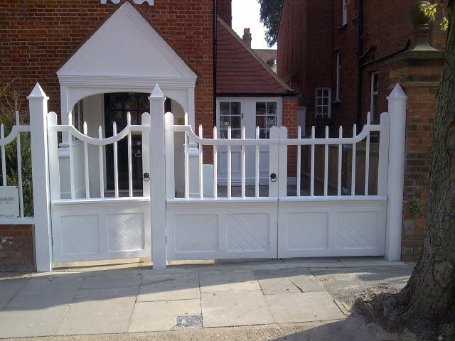 Bedford Park style gates 